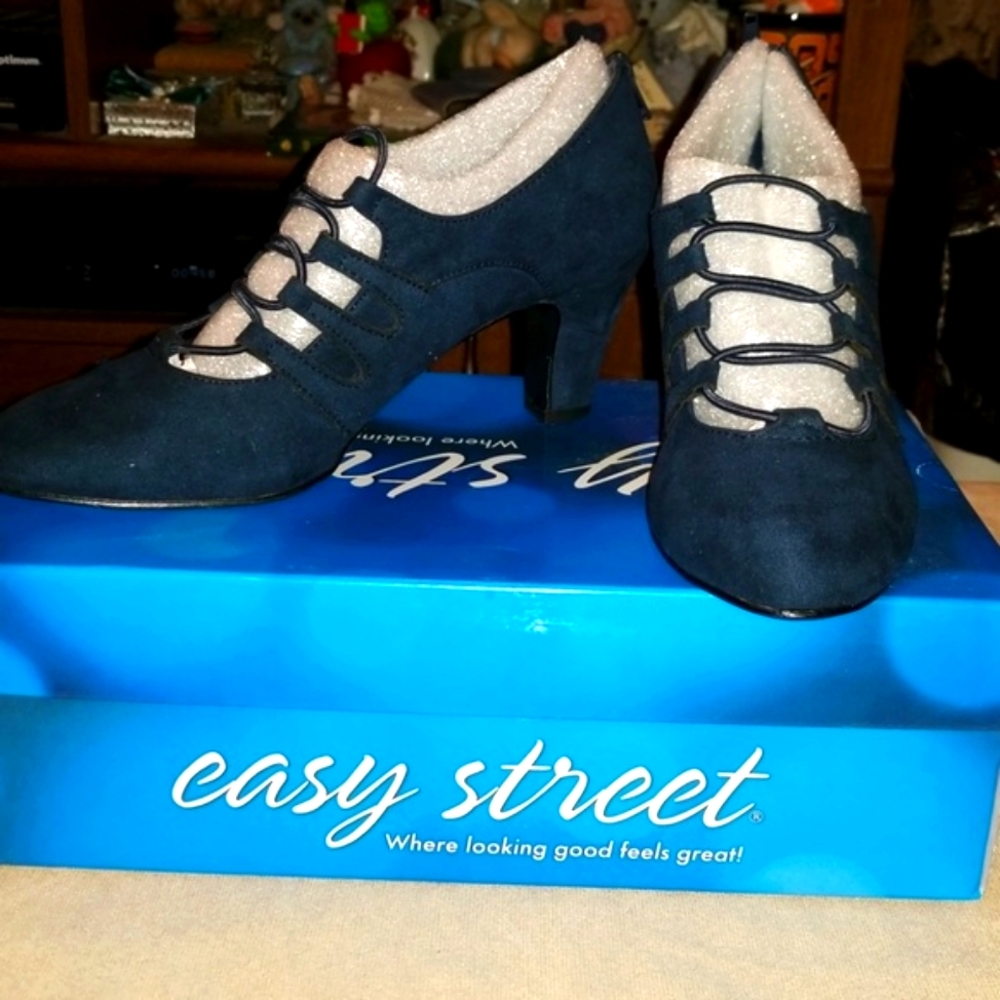 Easy Street Navy Jennifer heels
